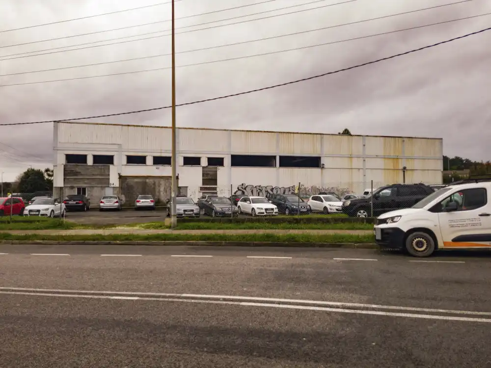 Vista exterior de Nave industrial en venta en Narón