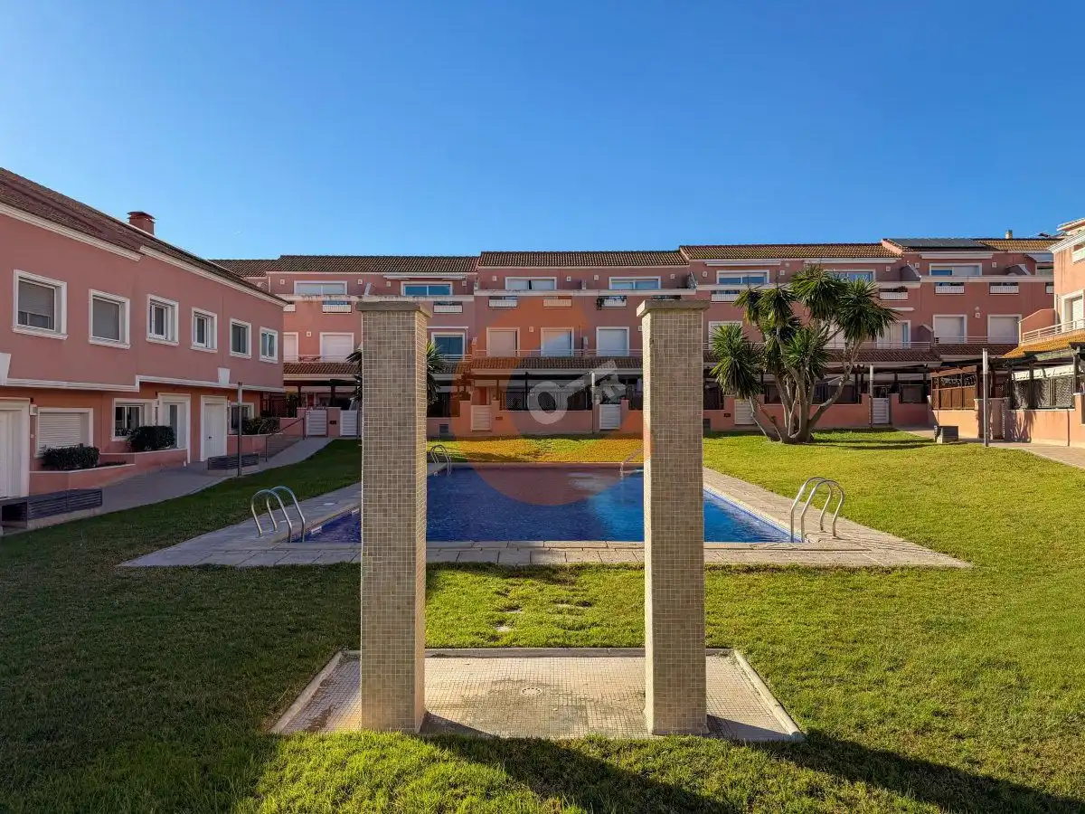 Vista exterior de Casa o xalet en venda en El Vendrell amb Aire condicionat, Calefacció i Terrassa