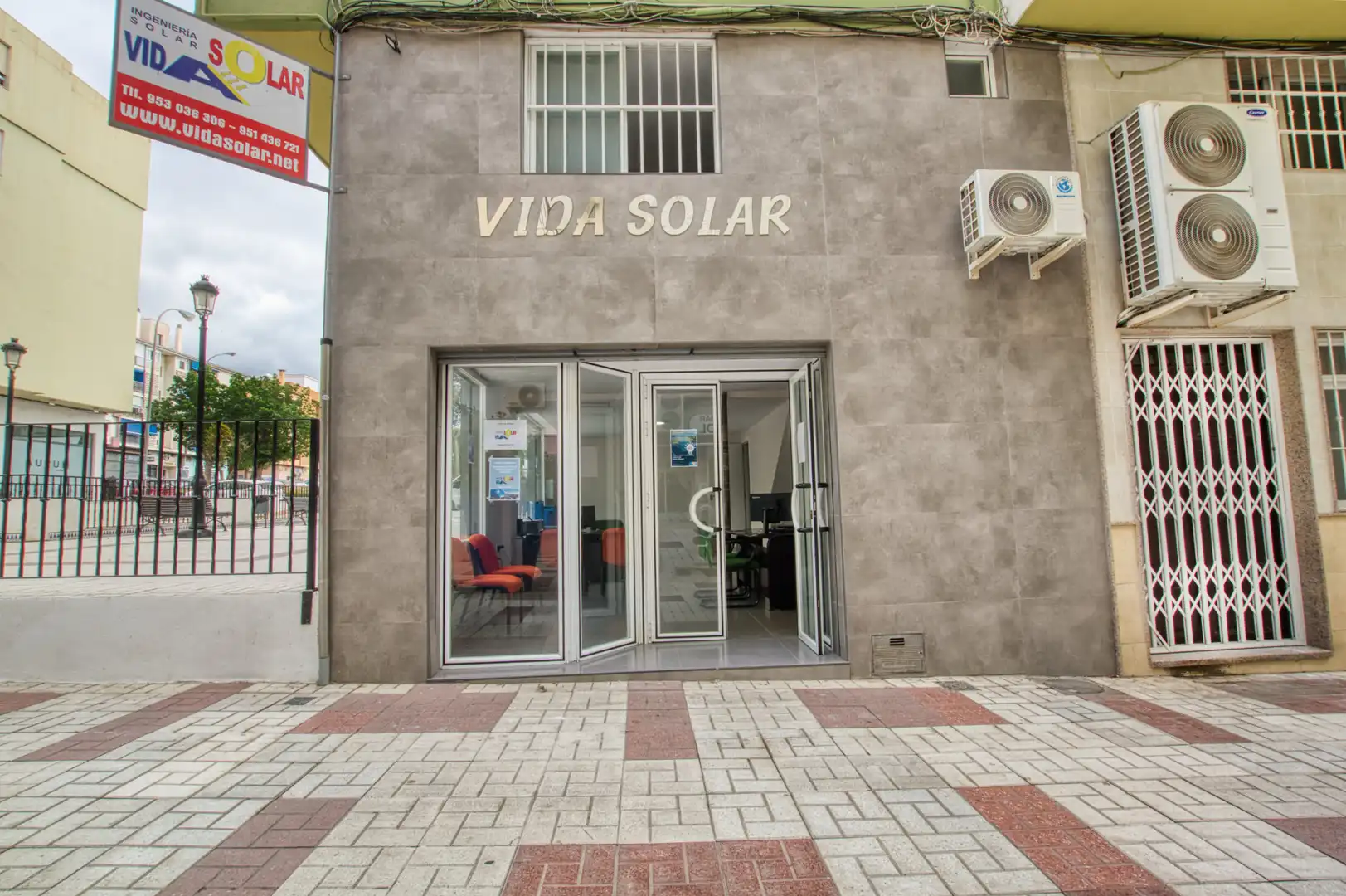 Business premises for sale in Avenida la Hispanidad Nº12, imagen 3