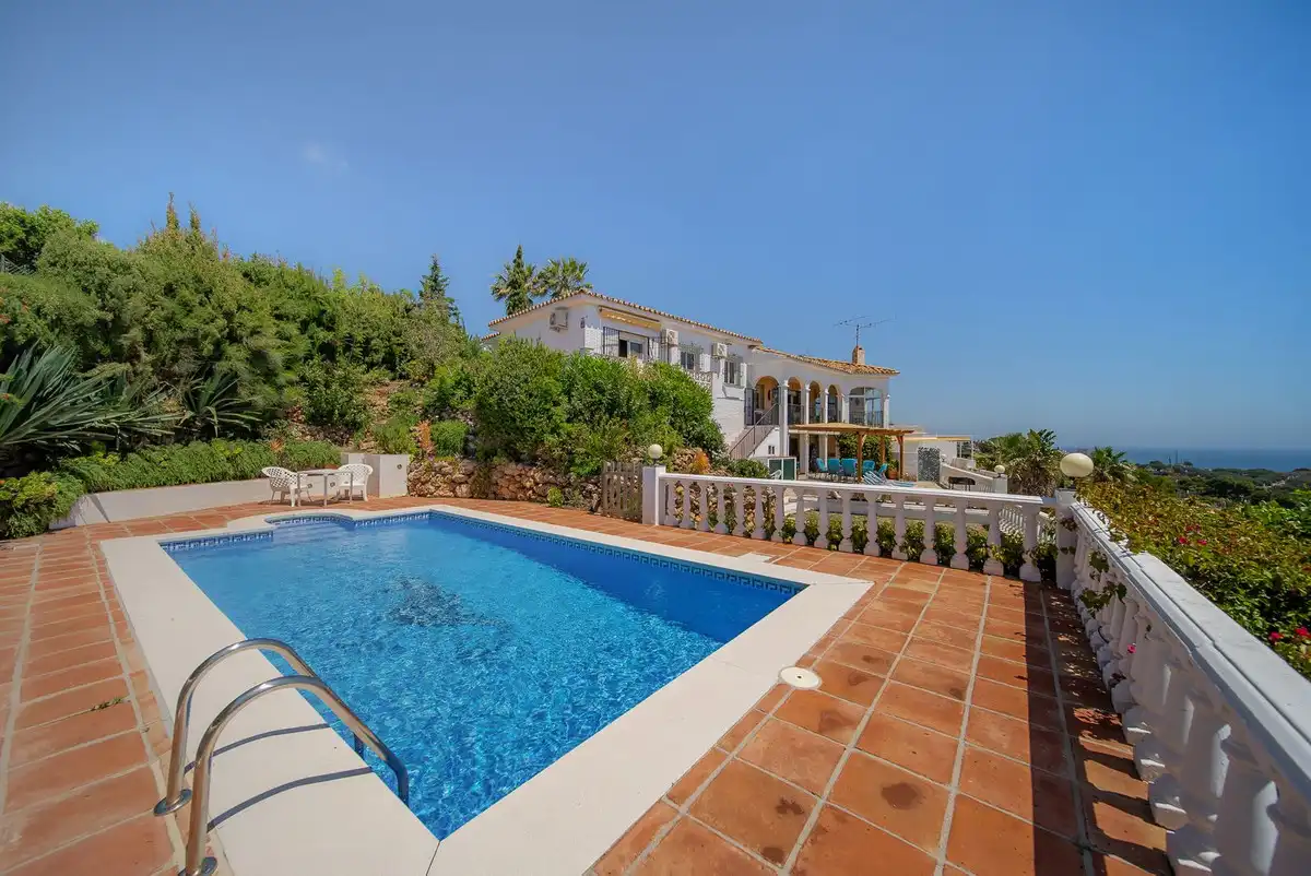Swimming pool of Houses for sale in Benalmádena