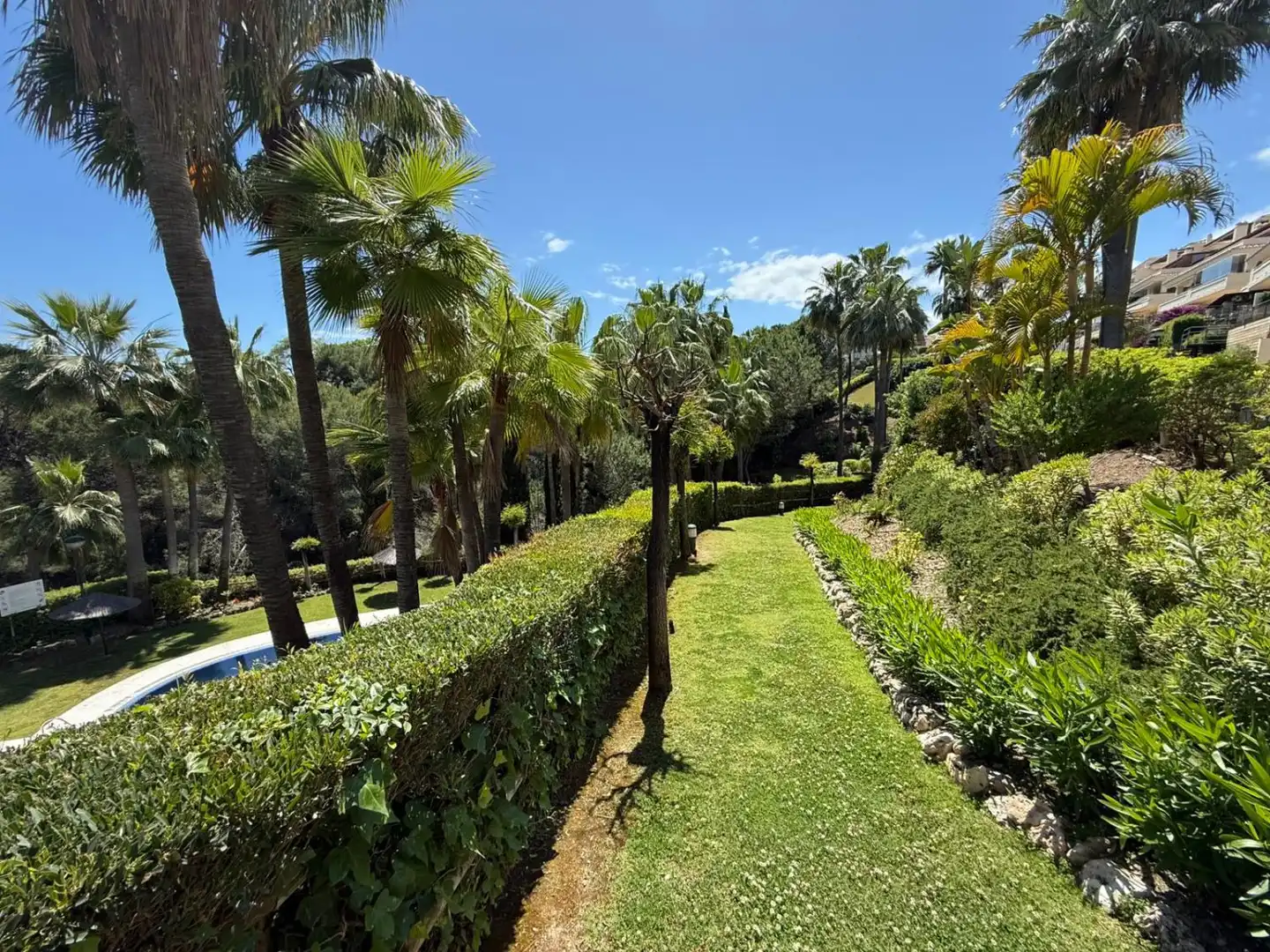 Jardín de Piso en venta en Marbella con Calefacción, Terraza y Piscina comunitaria