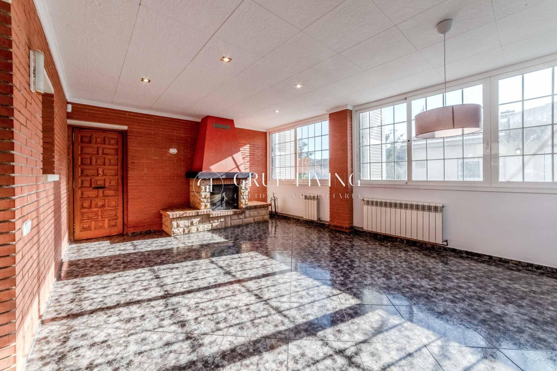 Vista exterior de Casa o xalet en venda en Canyelles amb Calefacció i Terrassa