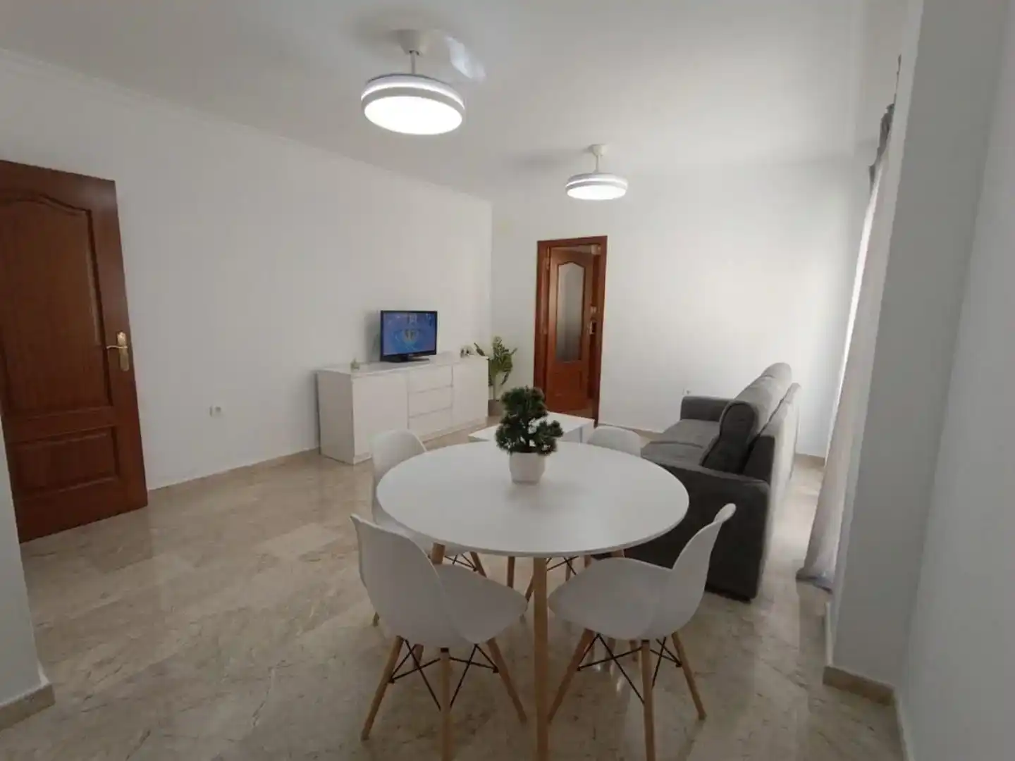 Sala d'estar de Pis de lloguer en Almuñécar amb Aire condicionat, Moblat i Forn