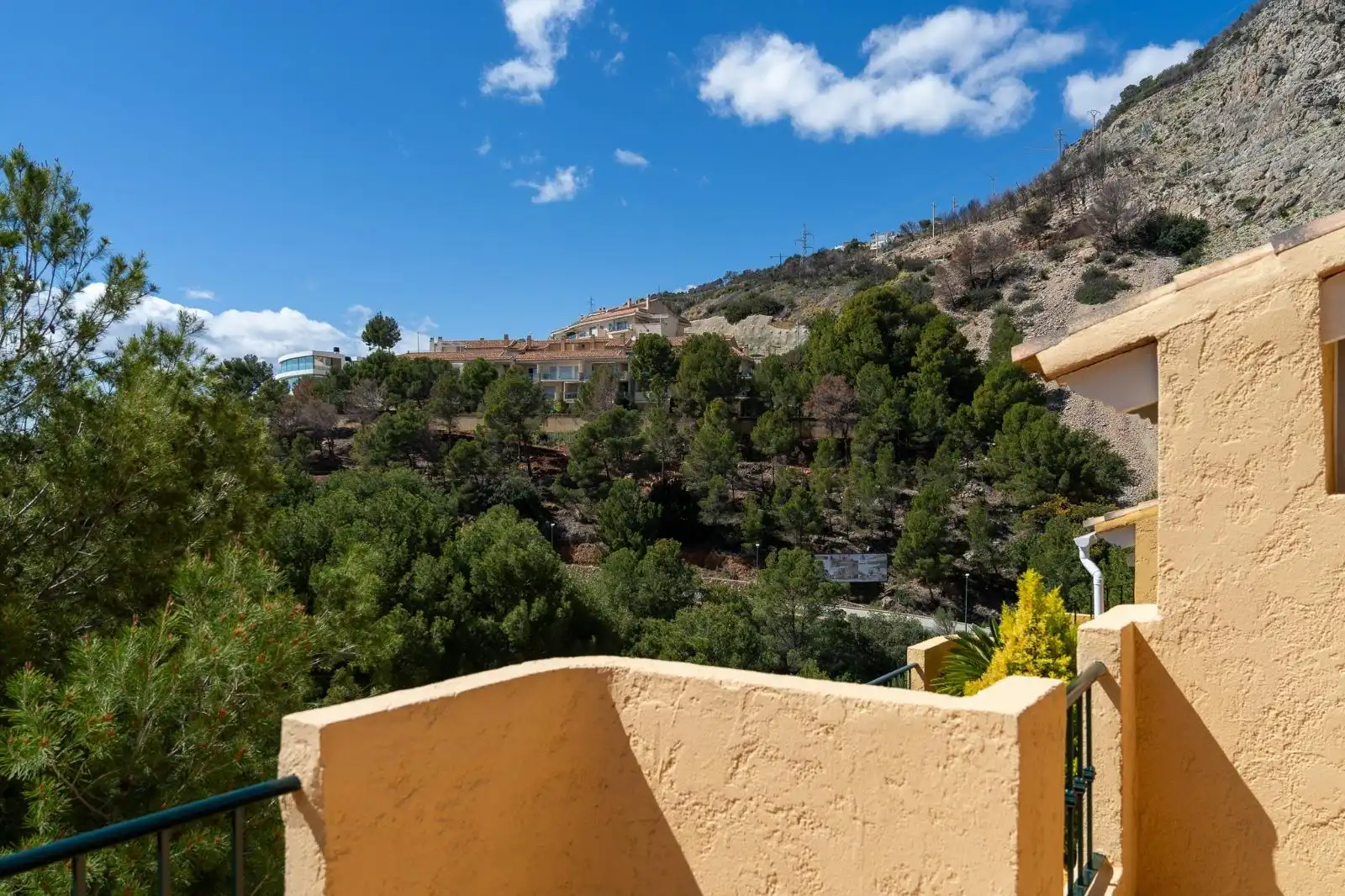Terrasse von Einfamilien-Reihenhaus zum Verkauf in Altea mit Klimaanlage, Heizung und Privatgarten