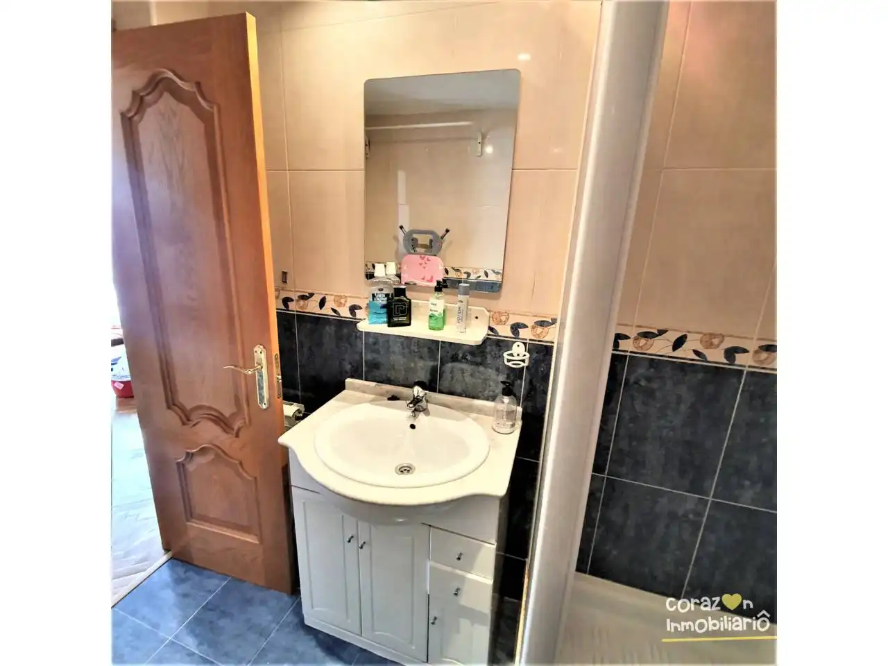 Bathroom of Study for rent in Madrid  with Air Conditioner, Parquet flooring and Storage room