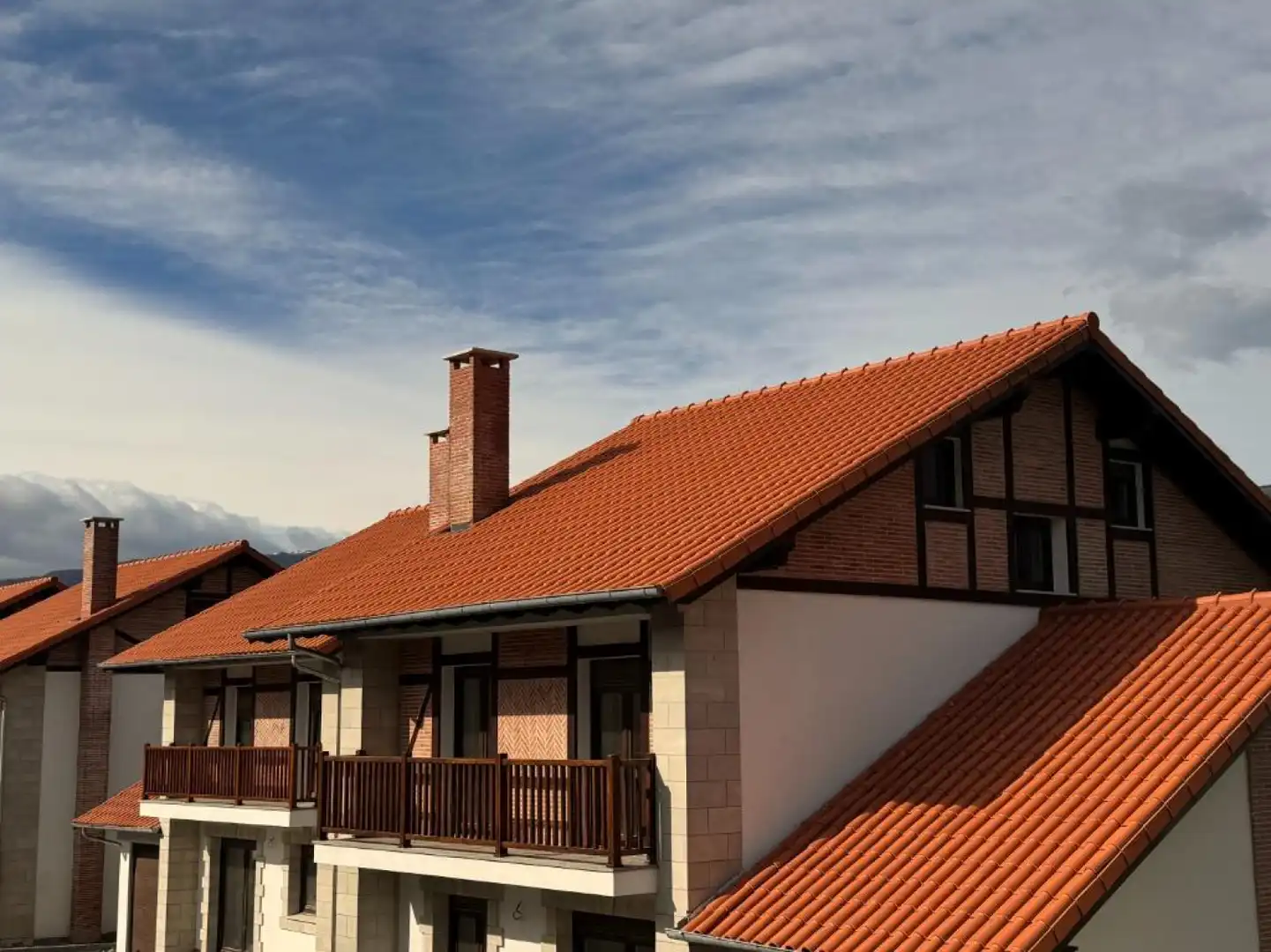 Vista exterior de Casa adosada en venda en Molledo amb Calefacció, Jardí privat i Parquet