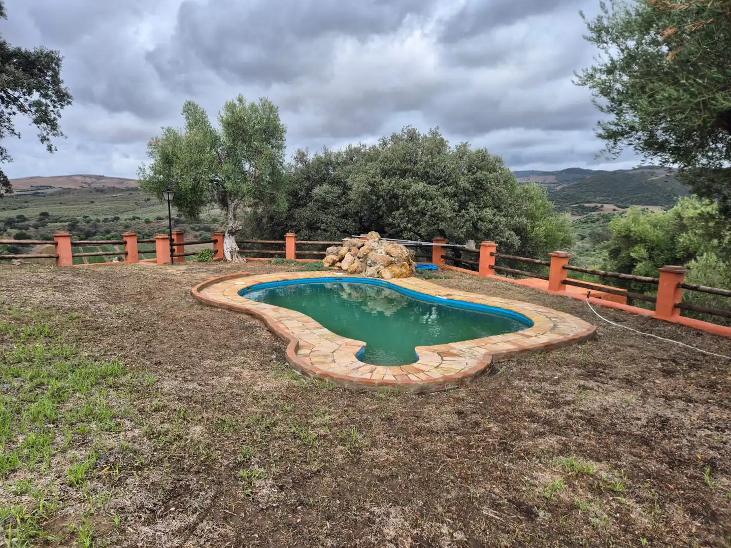 Piscina de Finca rústica en venda en Puerto Serrano amb Aire condicionat, Calefacció i Jardí privat