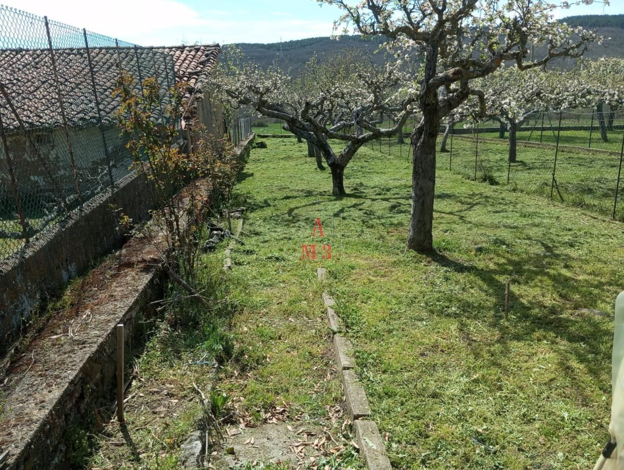 Jardí de Finca rústica en venda en La Robla  amb Jardí privat i Traster
