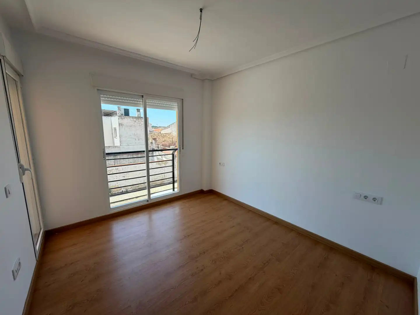 Dormitori de Casa adosada en venda en Utiel amb Calefacció, Parquet i Terrassa