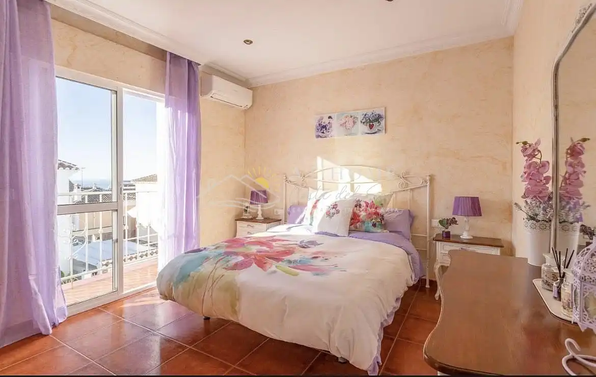 Habitación de Casa o chalet en venta en Nerja con Terraza, Piscina y Horno