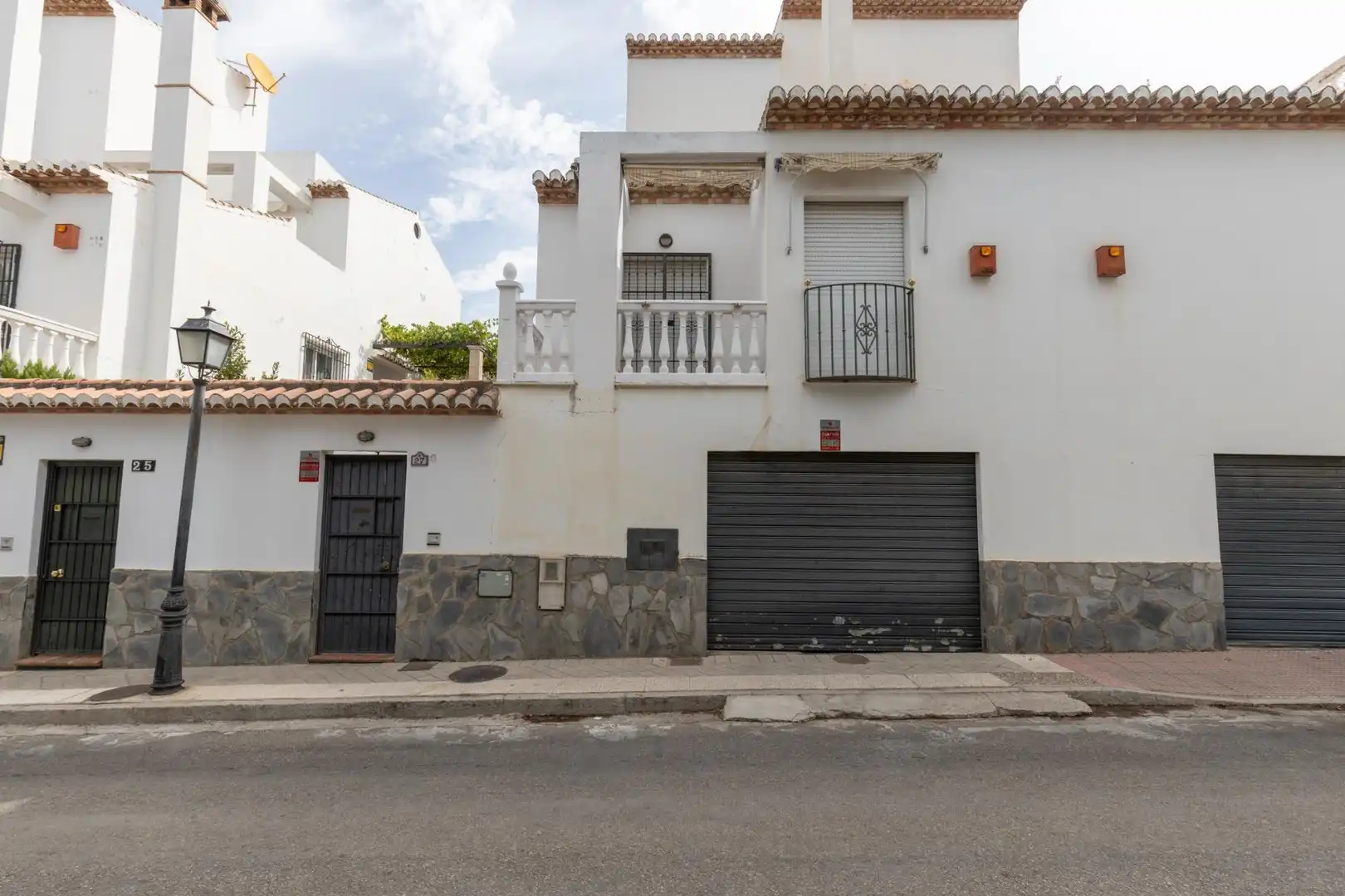 Vista exterior de Casa adosada en venta en Granada con Calefacción, Terraza y Trastero