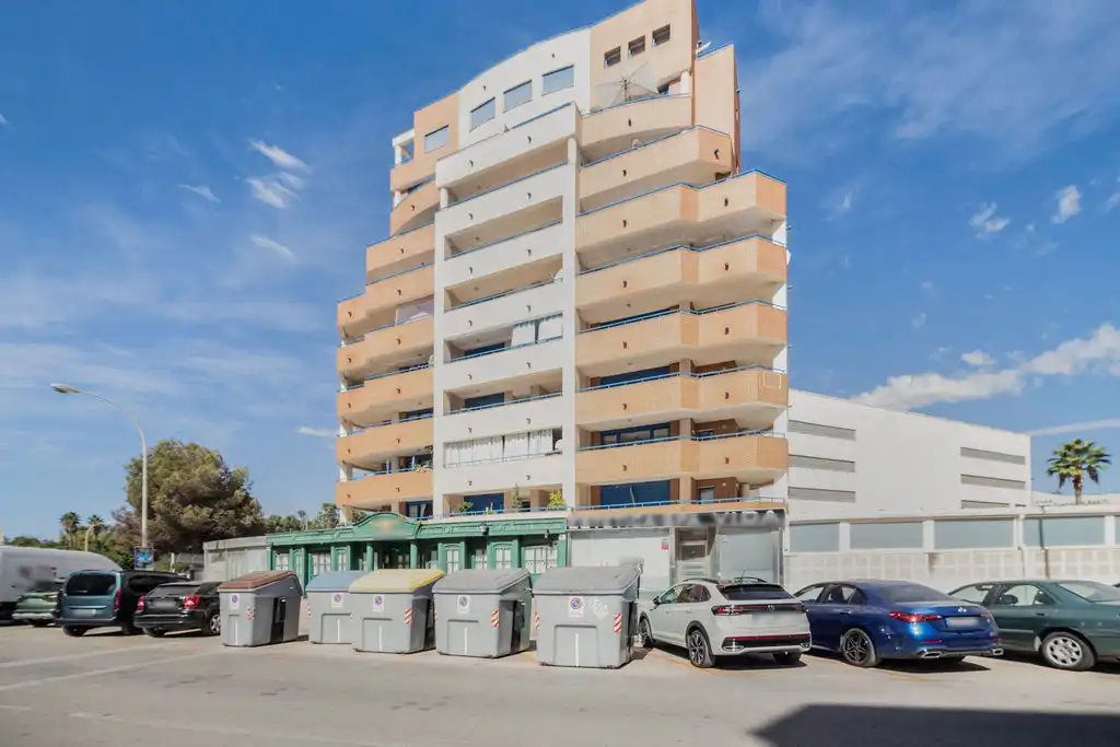 Piso con ascensor en venta en Av Rosa de los Vientos  - Ed Penyal II -