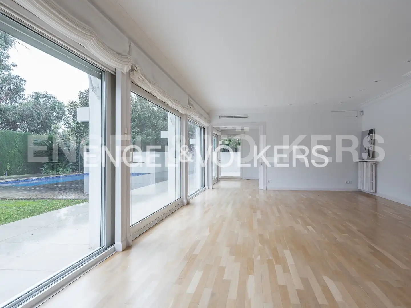 Vista exterior de Casa o xalet de lloguer en Barcelona amb Aire condicionat, Calefacció i Jardí privat