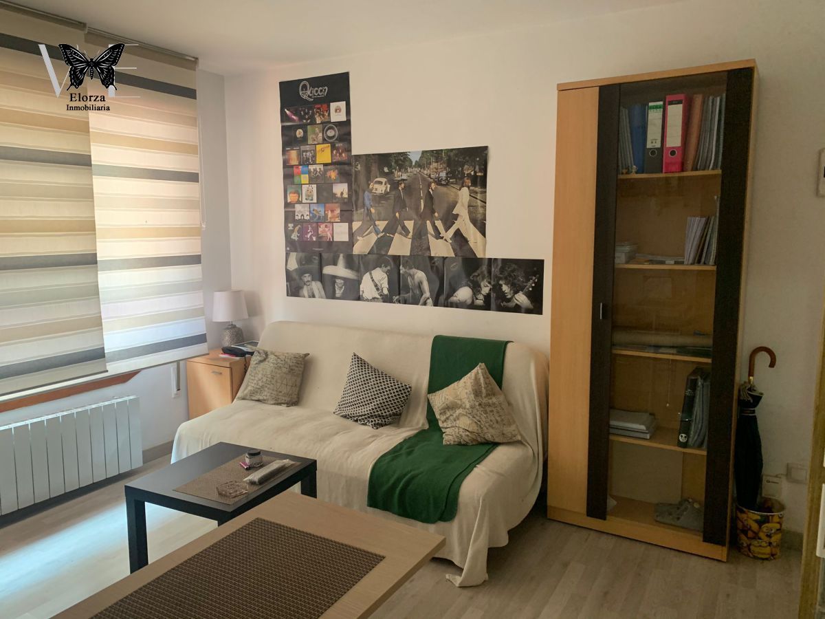 Sala d'estar de Pis de lloguer en Oviedo  amb Calefacció i Moblat