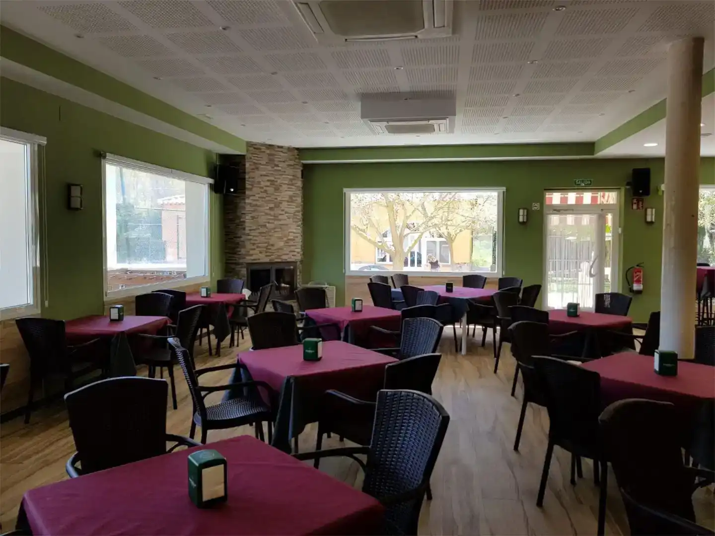 Menjador de Finca rústica en venda en Valdeganga amb Aire condicionat, Jardí privat i Piscina