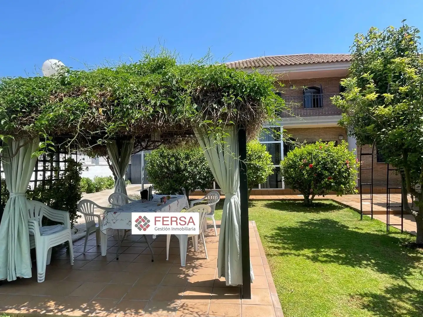 Terrassa de Casa o xalet en venda en El Puerto de Santa María amb Aire condicionat, Calefacció i Jardí privat