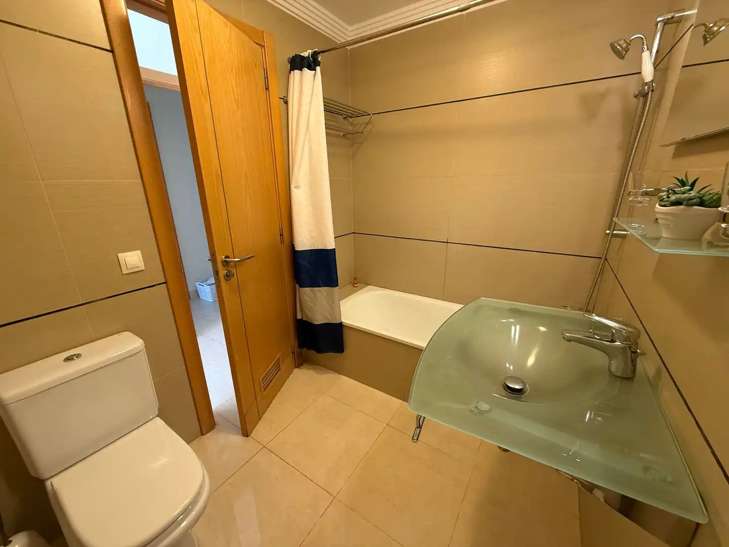 Bany de Apartament en venda en Adeje amb Terrassa, Piscina i Moblat