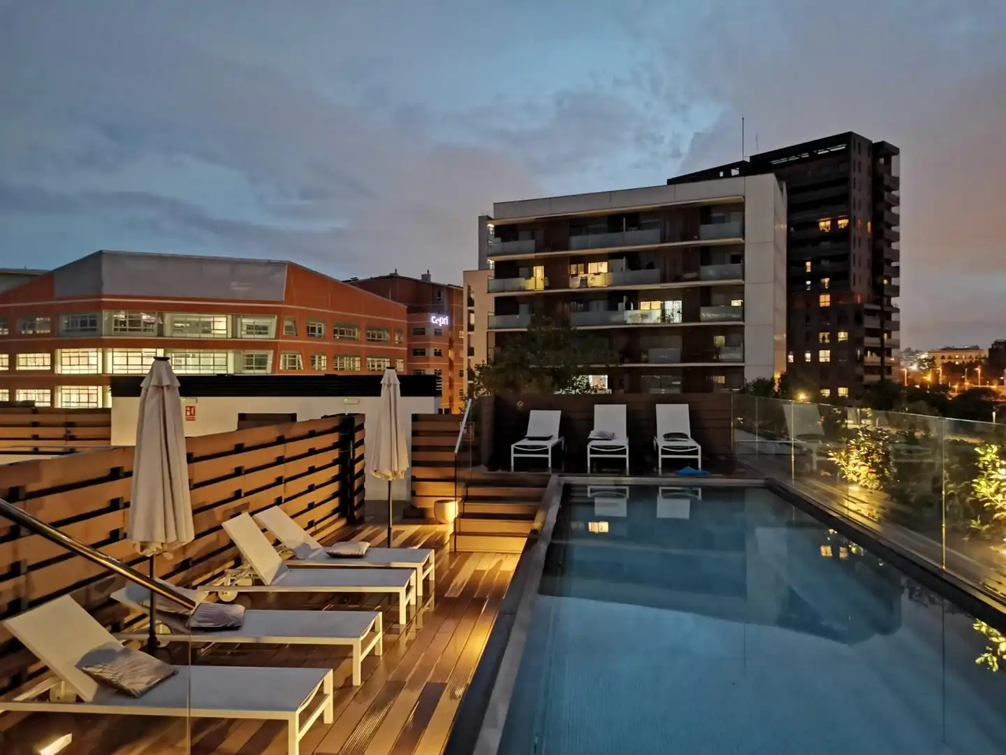 Terrasse von Wohnungen zum Verkauf in Barcelona mit Klimaanlage, Privatgarten und Schwimmbad