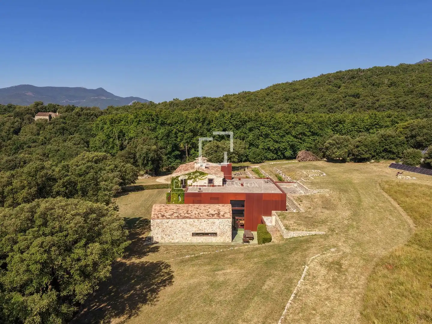 Vista exterior de Finca rústica en venda en Maçanet de Cabrenys amb Calefacció, Jardí privat i Traster