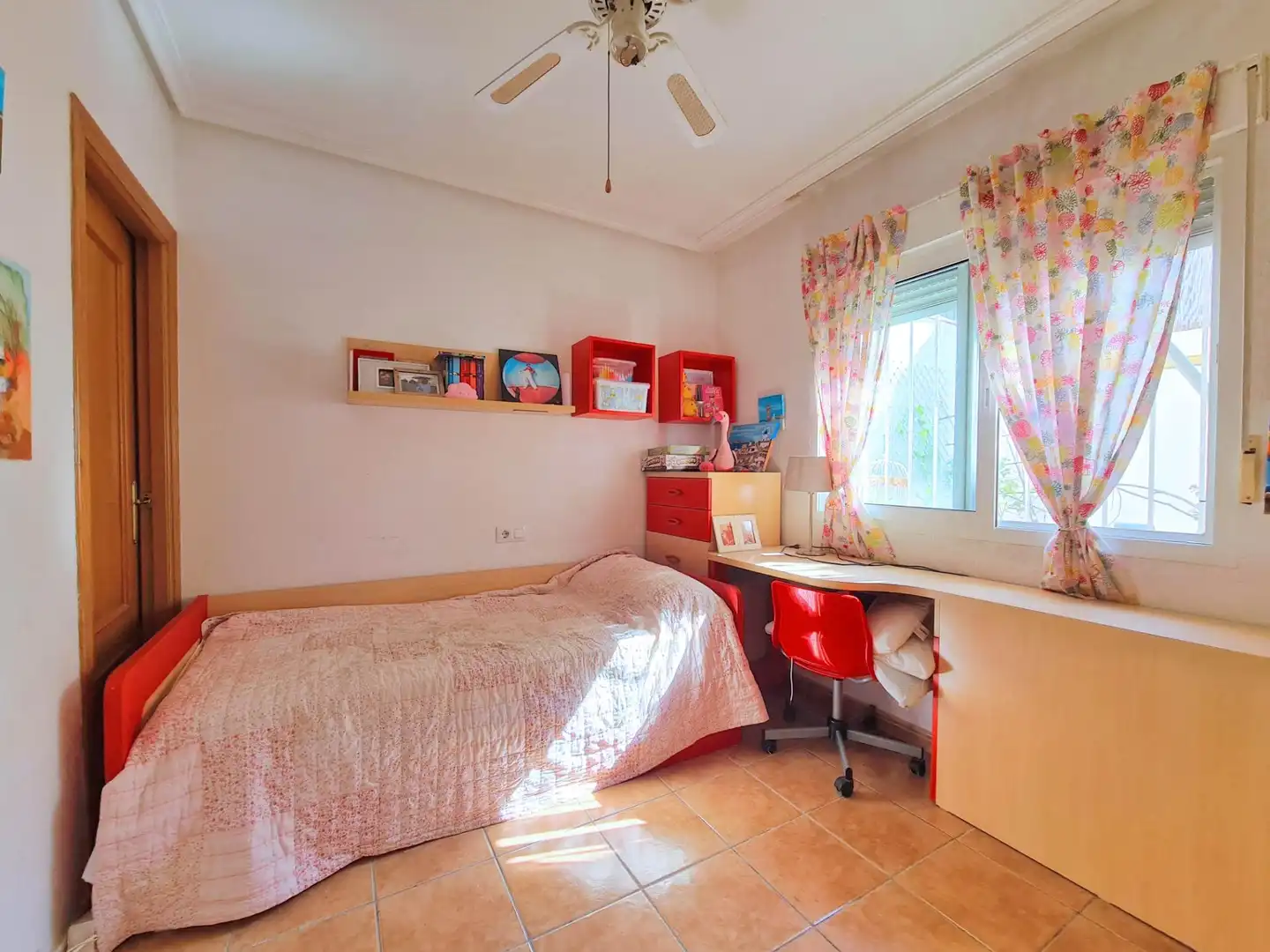Habitación de Casa adosada en venta en Cartagena con Terraza, Amueblado y Piscina comunitaria