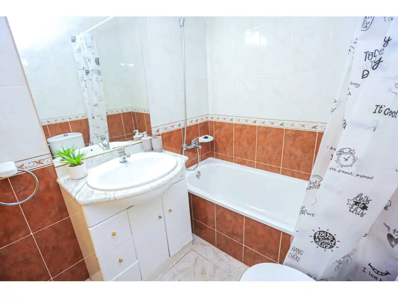 Baño de Apartamento en venta en Vandellòs i l'Hospitalet de l'Infant con Aire acondicionado, Terraza y Trastero