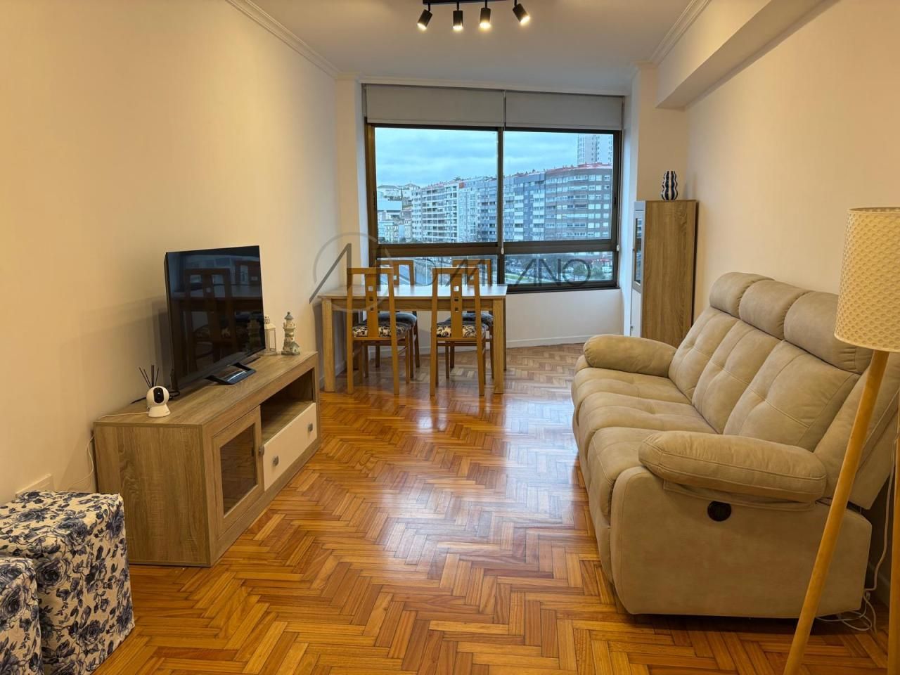 Living room of Flat for sale in Vigo   with Heating, Parquet flooring and Furnished