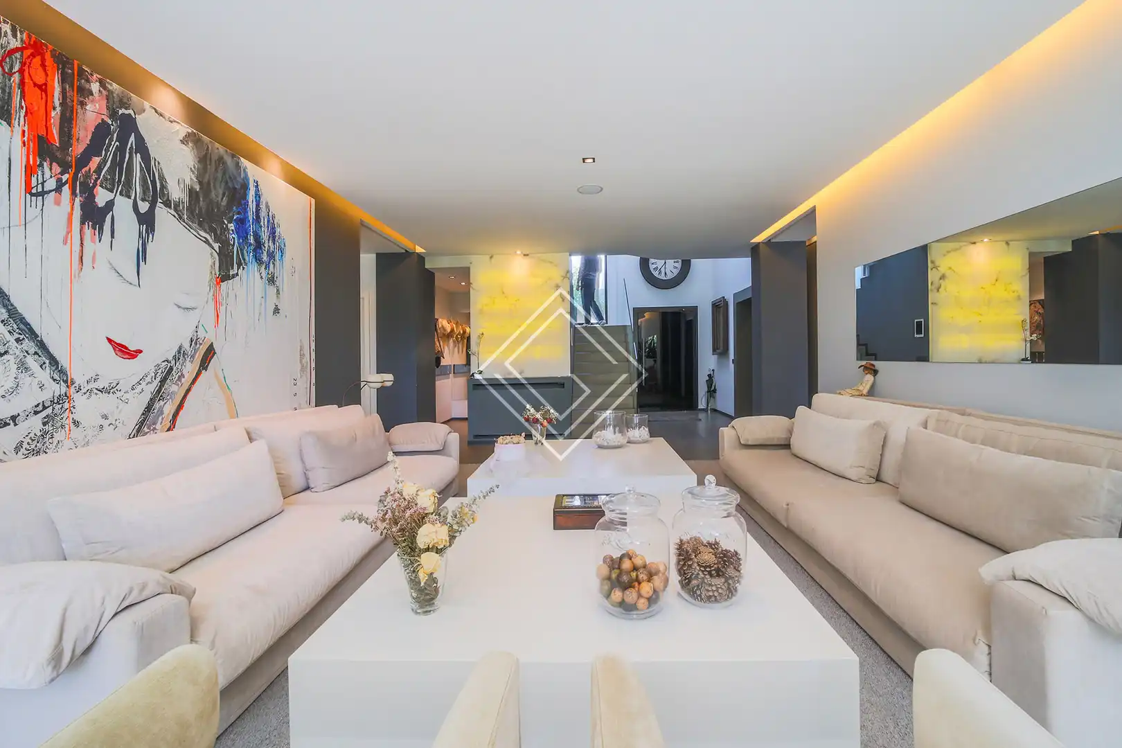Wohnzimmer von Einfamilien-Reihenhaus zum Verkauf in La Moraleja mit Klimaanlage, Heizung und Privatgarten