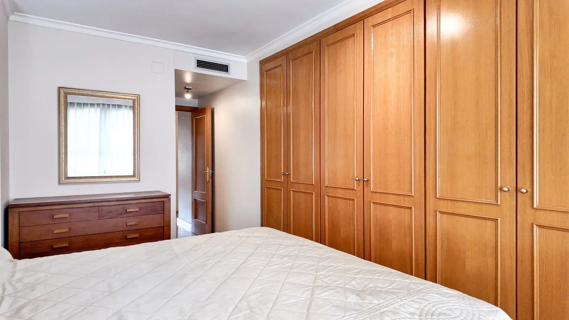 Bedroom of Flat for rent in Valencia  with Air Conditioner, Heating and Terrace