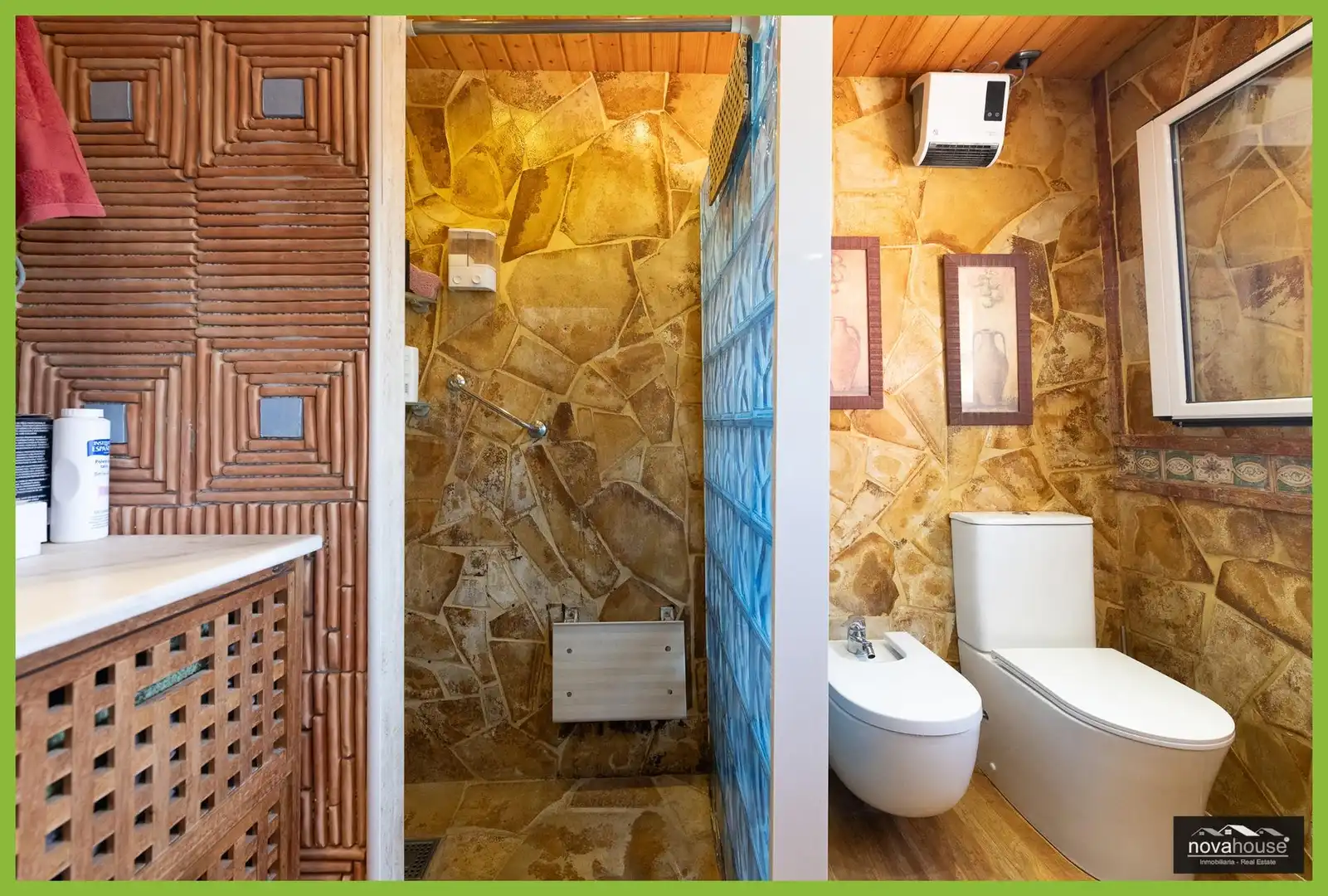 Bathroom of Houses for sale in Moclinejo