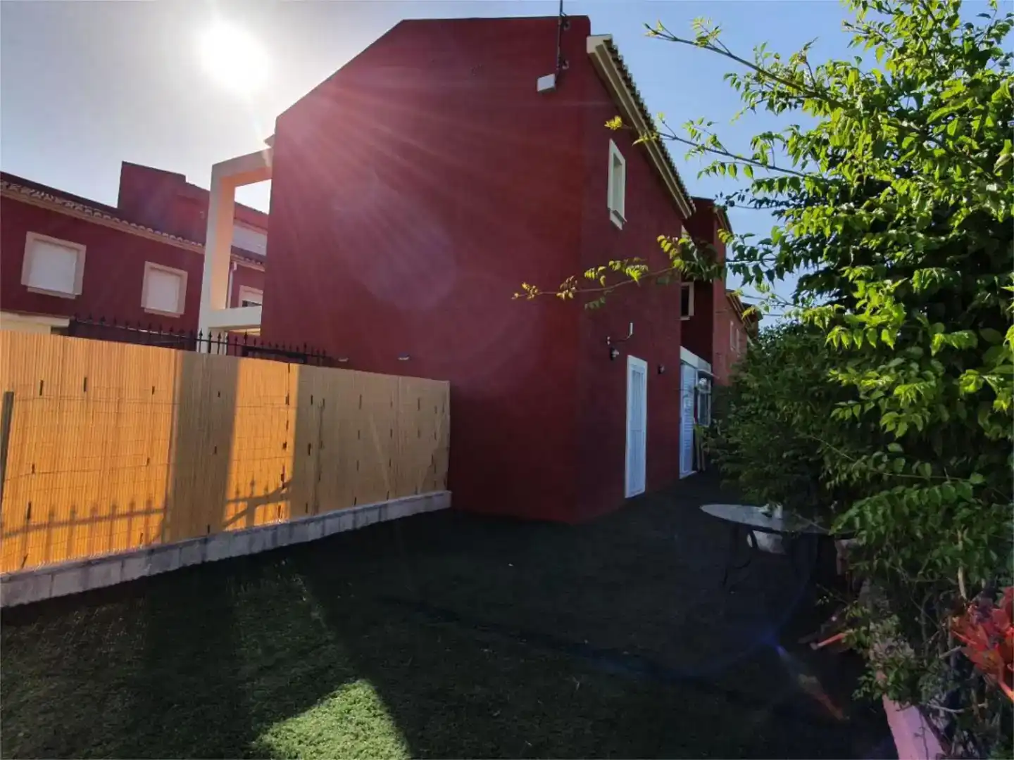 Vista exterior de Pis en venda en Palmera amb Aire condicionat i Jardí privat