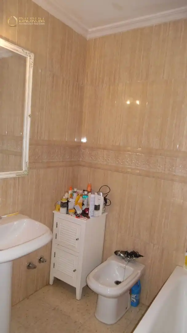 Bathroom of Flat for sale in Sevilla  with Air Conditioner, Heating and Terrace