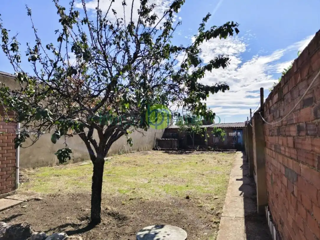 Casa o chalet en venta en León Capital  con Jardín privado, Trastero y Alarma