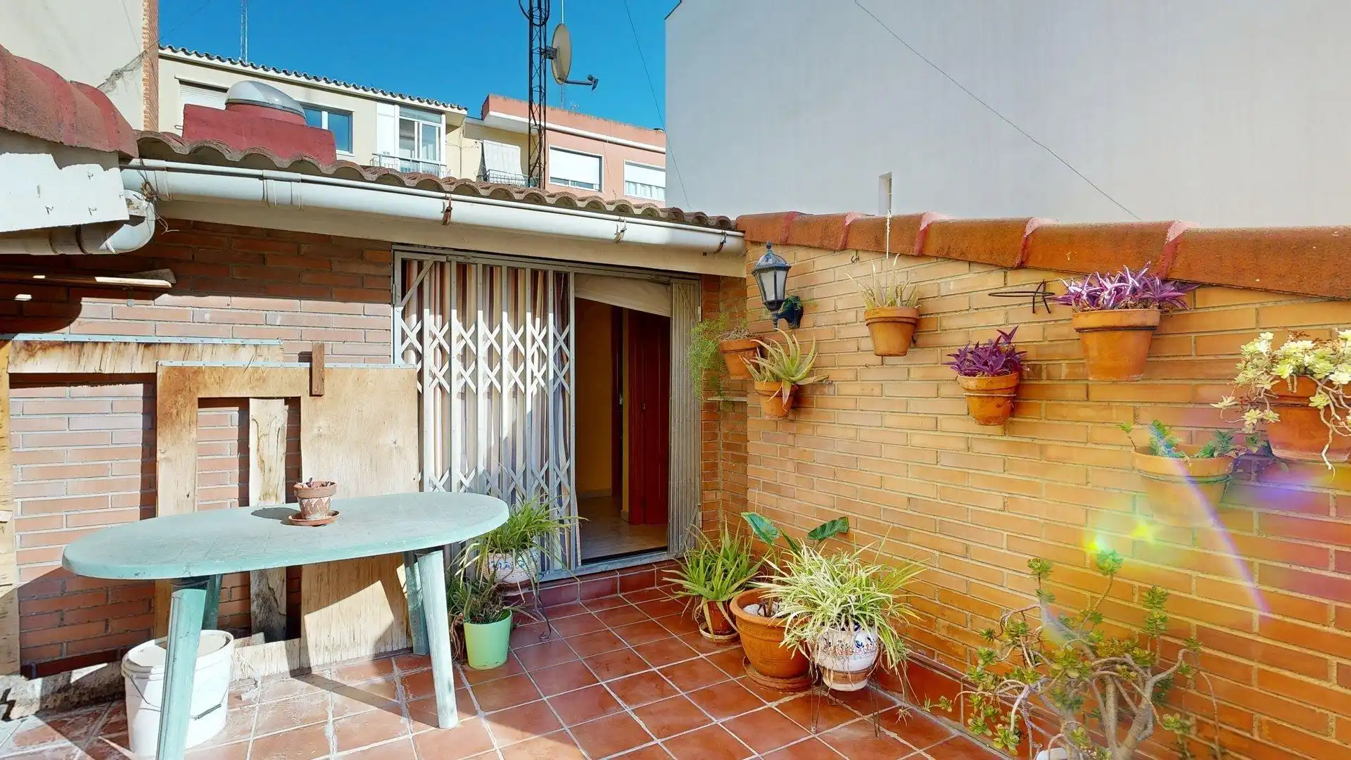 Vista exterior de Casa o xalet en venda en Zaragoza amb Calefacció, Terrassa i Moblat