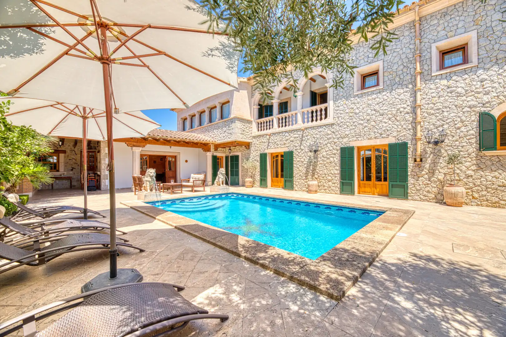Exterior view of Houses for sale in Calvià  with Private garden
