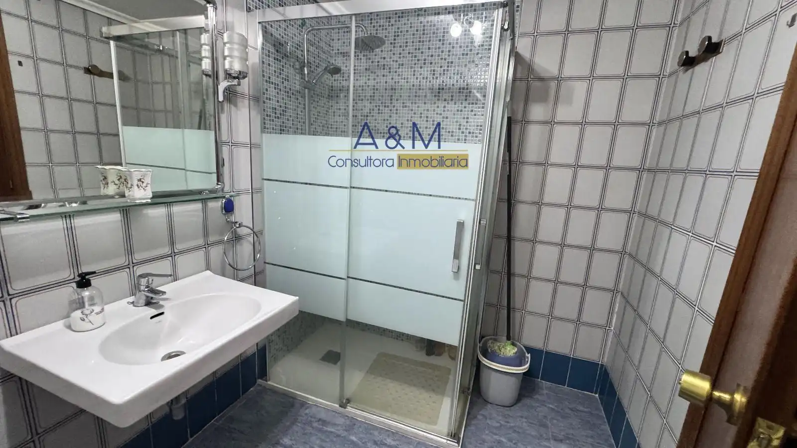 Badezimmer von Wohnung zum Verkauf in Valladolid mit Heizung, Parkett und Abstellraum