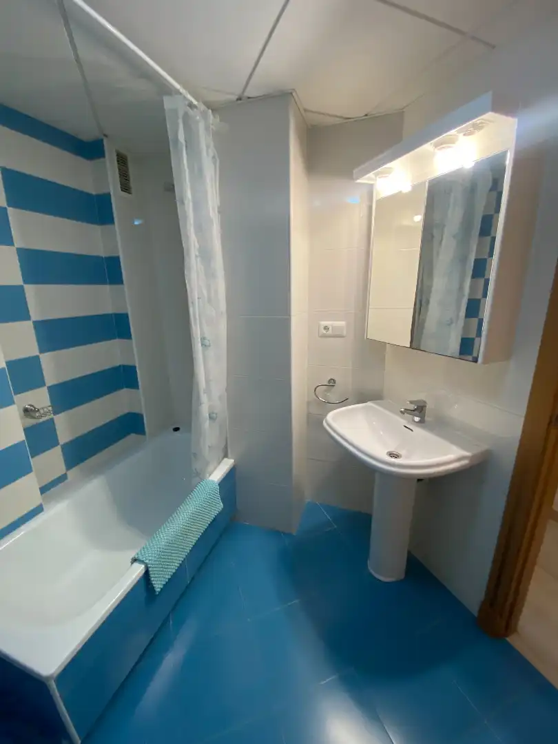 Baño de Piso de alquiler en Málaga con Aire acondicionado, Terraza y Trastero