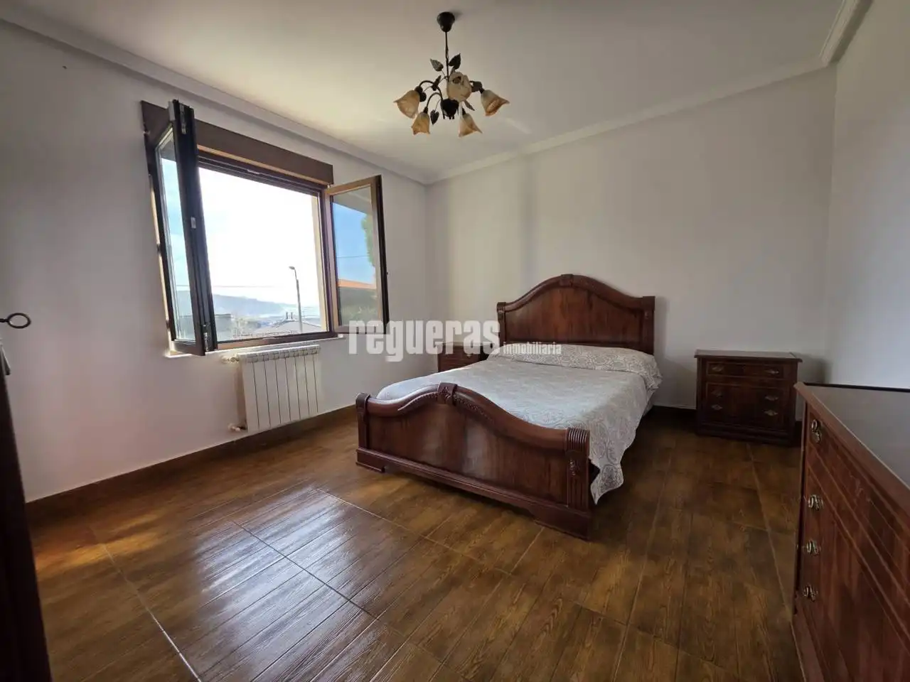 Habitación de Casa o chalet en venta en Avilés con Calefacción, Jardín privado y Amueblado