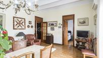 Sala d'estar de Apartament en venda en Sant Just Desvern amb Balcó