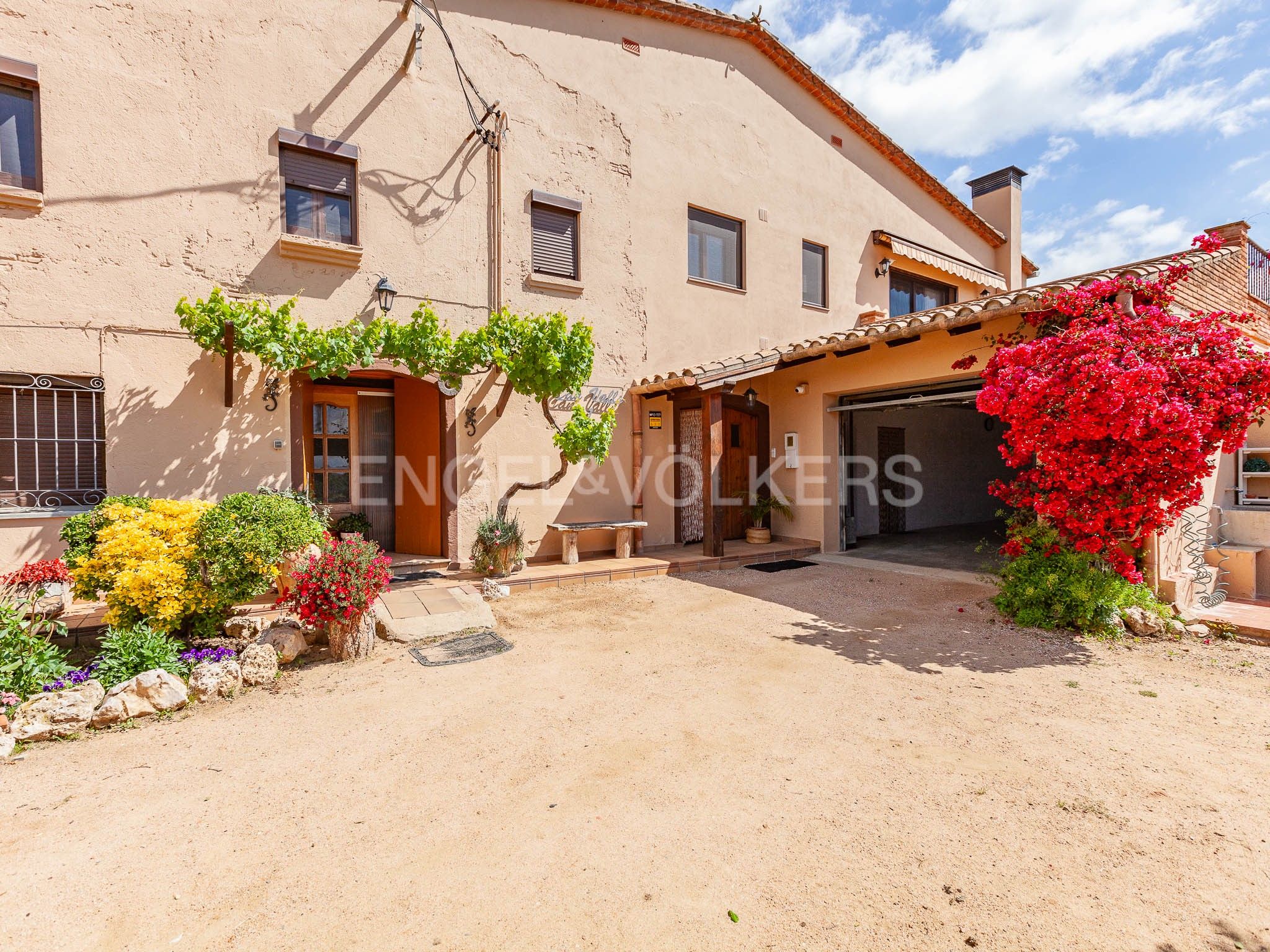 Vista exterior de Finca rústica en venda en Tordera amb Calefacció, Jardí privat i Terrassa