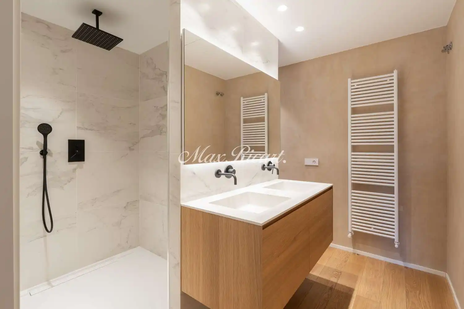 Bathroom of Flat for rent in Barcelona  with Air Conditioner, Heating and Storage room
