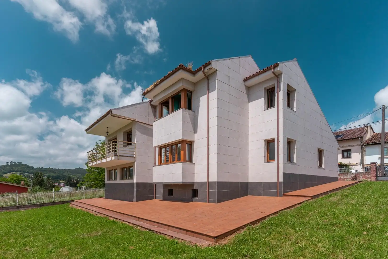 Vista exterior de Casa o xalet en venda en Bimenes amb Calefacció, Jardí privat i Terrassa