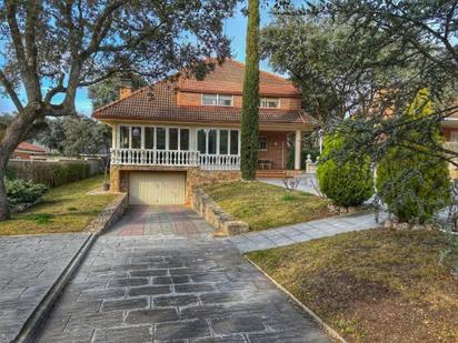 Vista exterior de Casa o xalet en venda en El Escorial amb Calefacció, Jardí privat i Terrassa