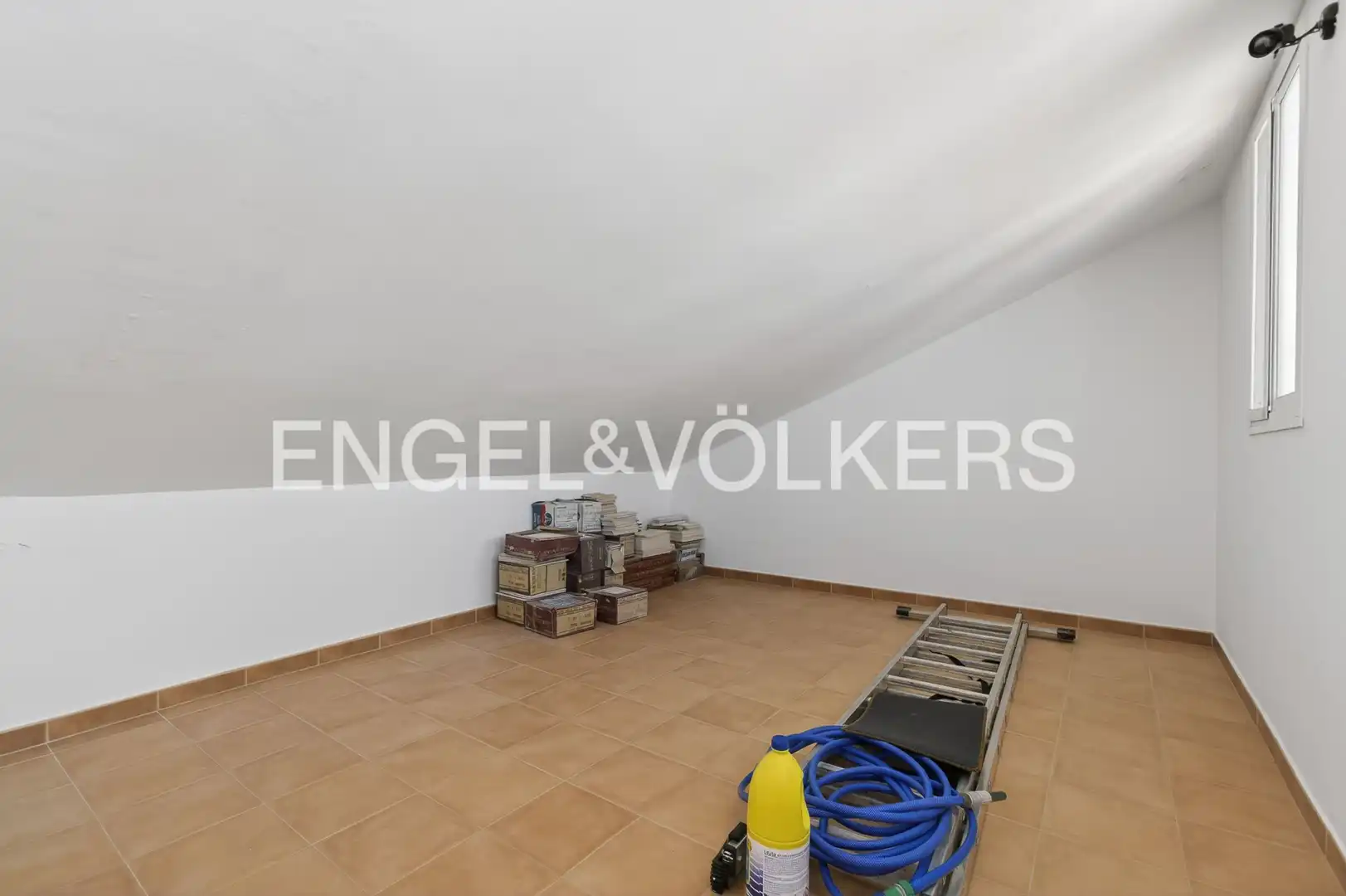 Houses for sale in Osuna  with Air Conditioner and Heating