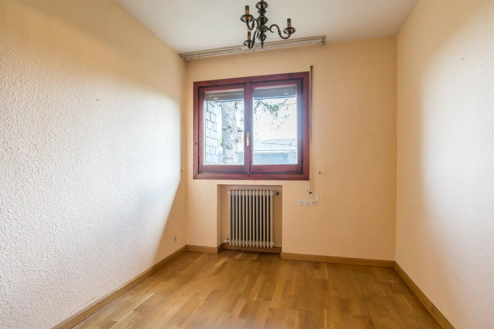 Bedroom of Houses for sale in Pozuelo de Alarcón  with Air Conditioner, Heating and Private garden