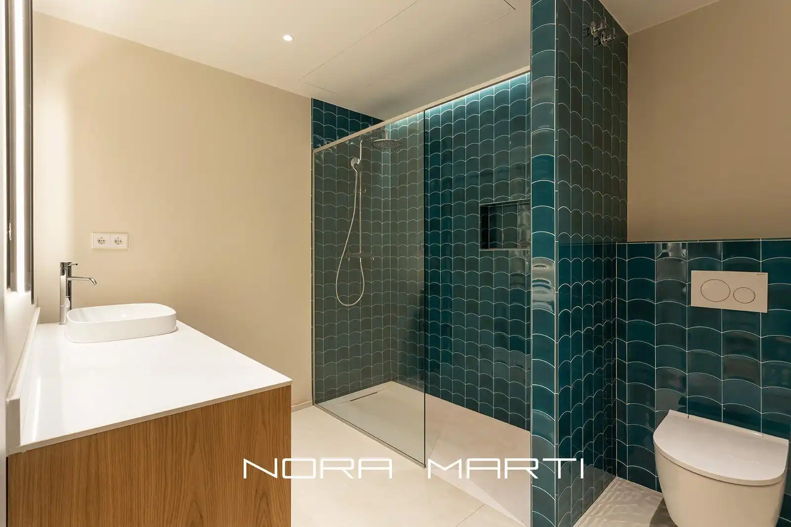 Bathroom of Flat for sale in Barcelona  with Air Conditioner, Heating and Terrace