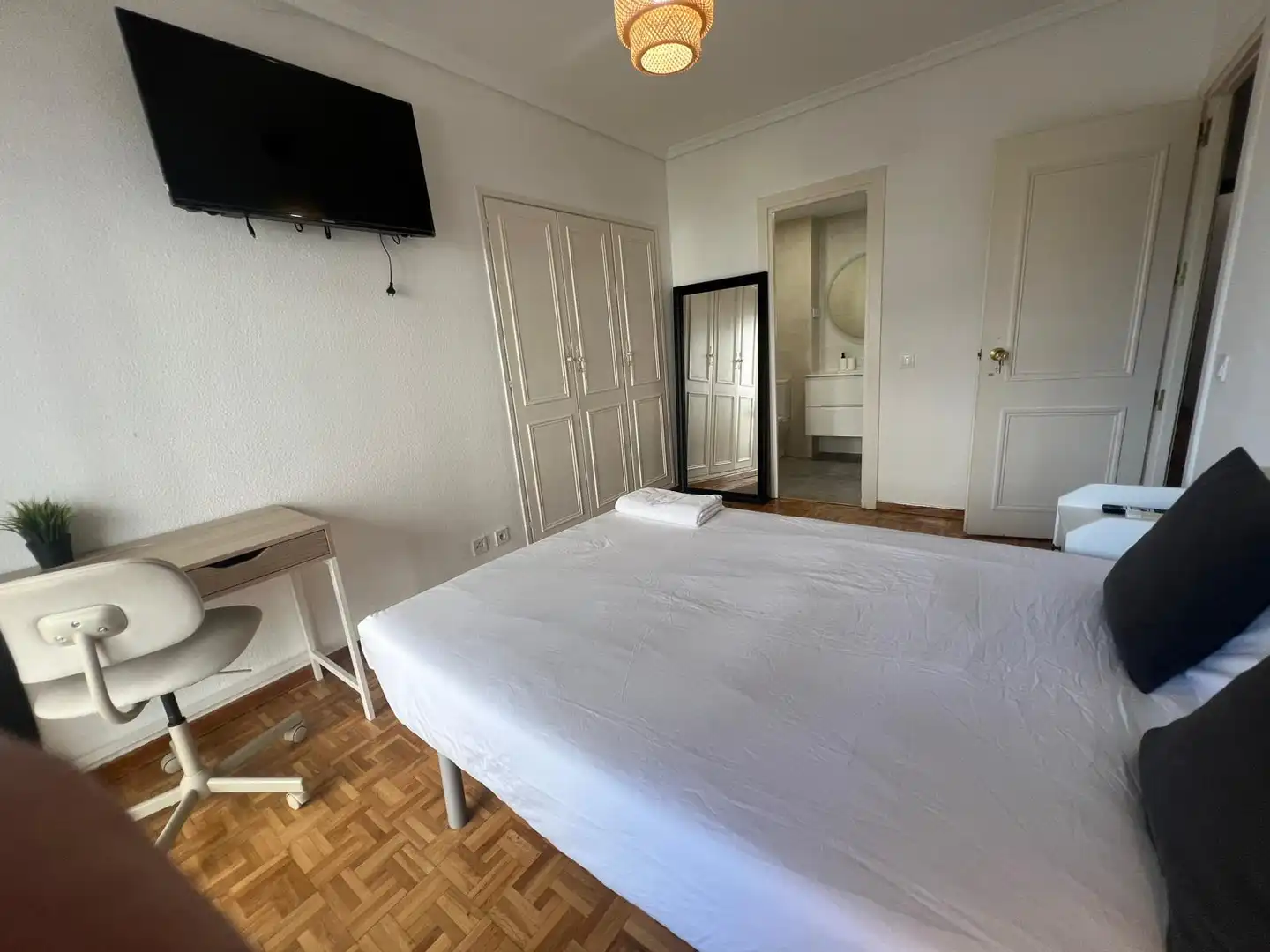 Bedroom of Flat for share in Madrid  with Air Conditioner, Heating and Terrace
