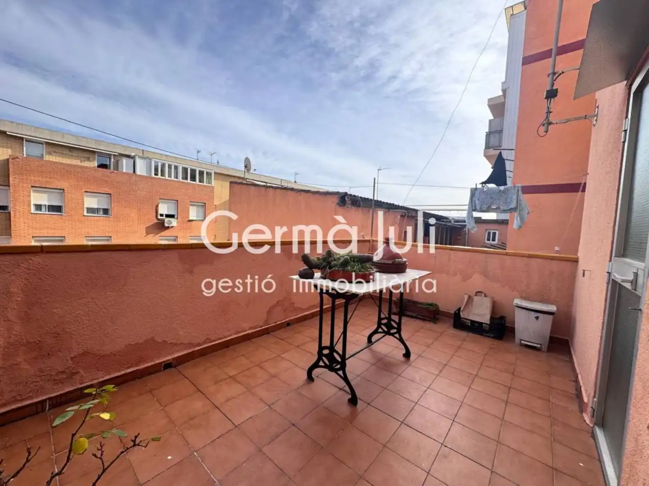 Vista exterior de Piso en venta en Badalona con Aire acondicionado, Jardín privado y Terraza