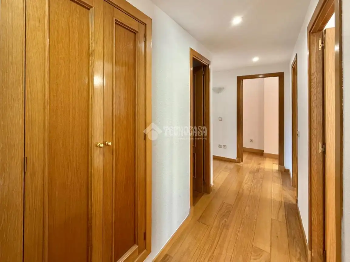 Flat for sale in Madrid  with Air Conditioner, Heating and Storage room