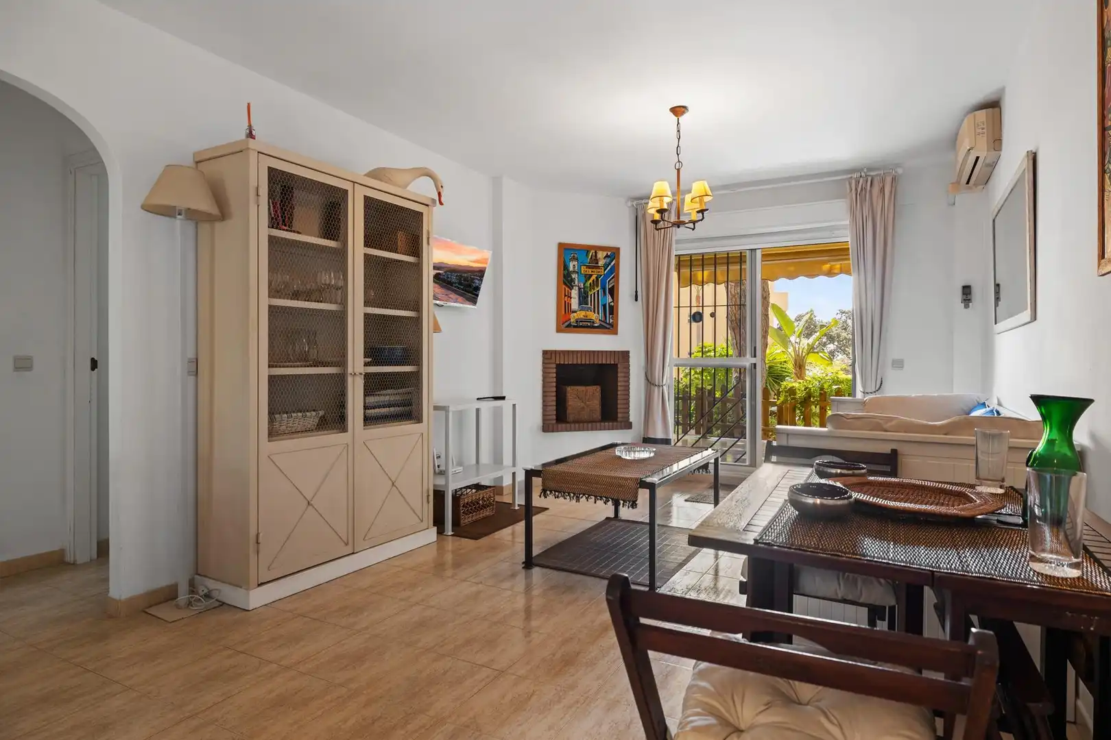 Wohnzimmer von Wohnung zur Miete in Mijas mit Klimaanlage, Heizung und Privatgarten