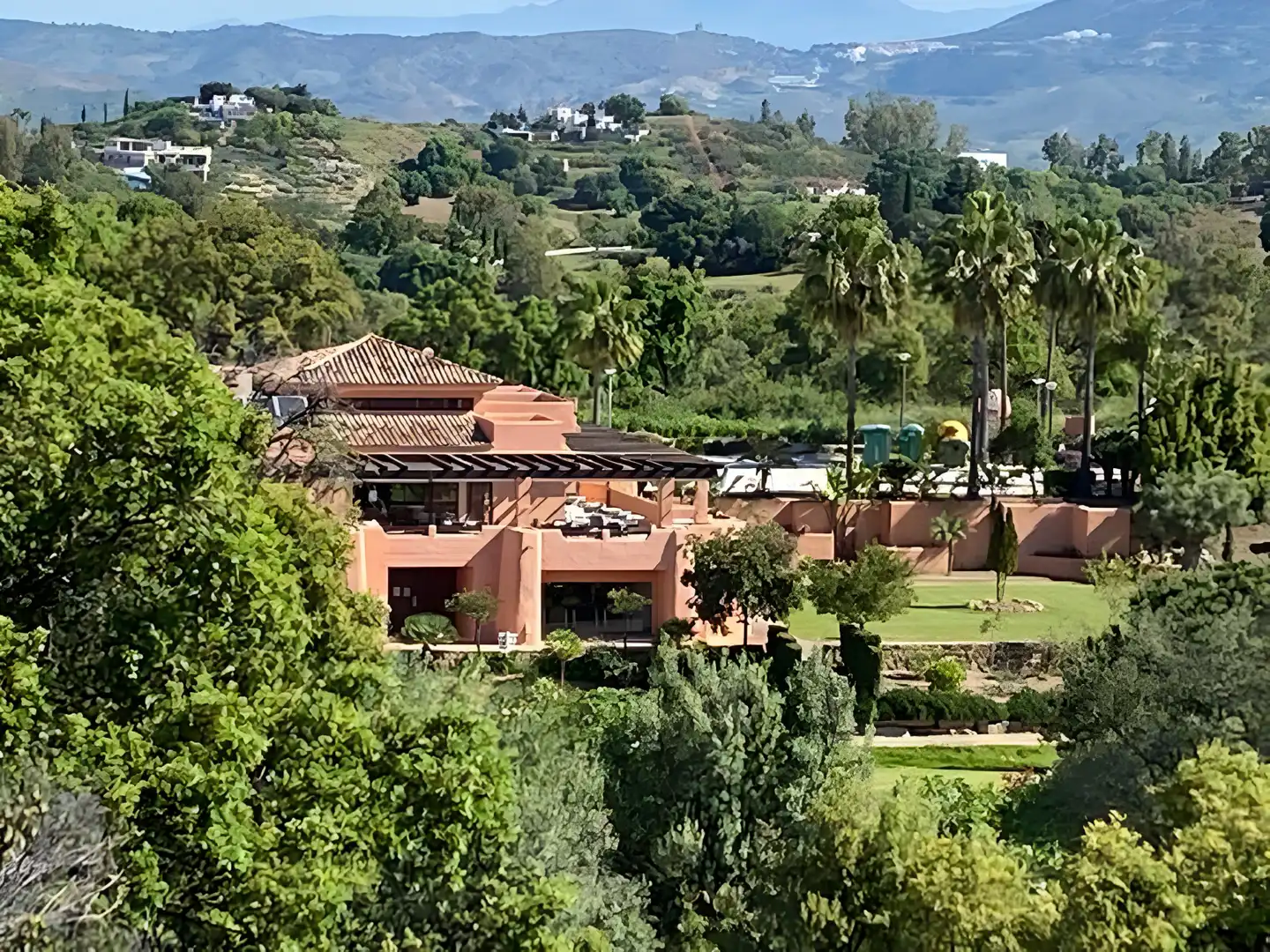 Außenansicht von Erdgeschoss zum Verkauf in Marbella mit Klimaanlage, Heizung und Terrasse